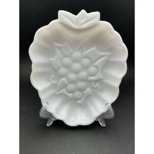 Vtg‎ Hazel-Atlas Glass Co, Opaque Platonite Milk Glass 7" Grape Dishes, Set of 4